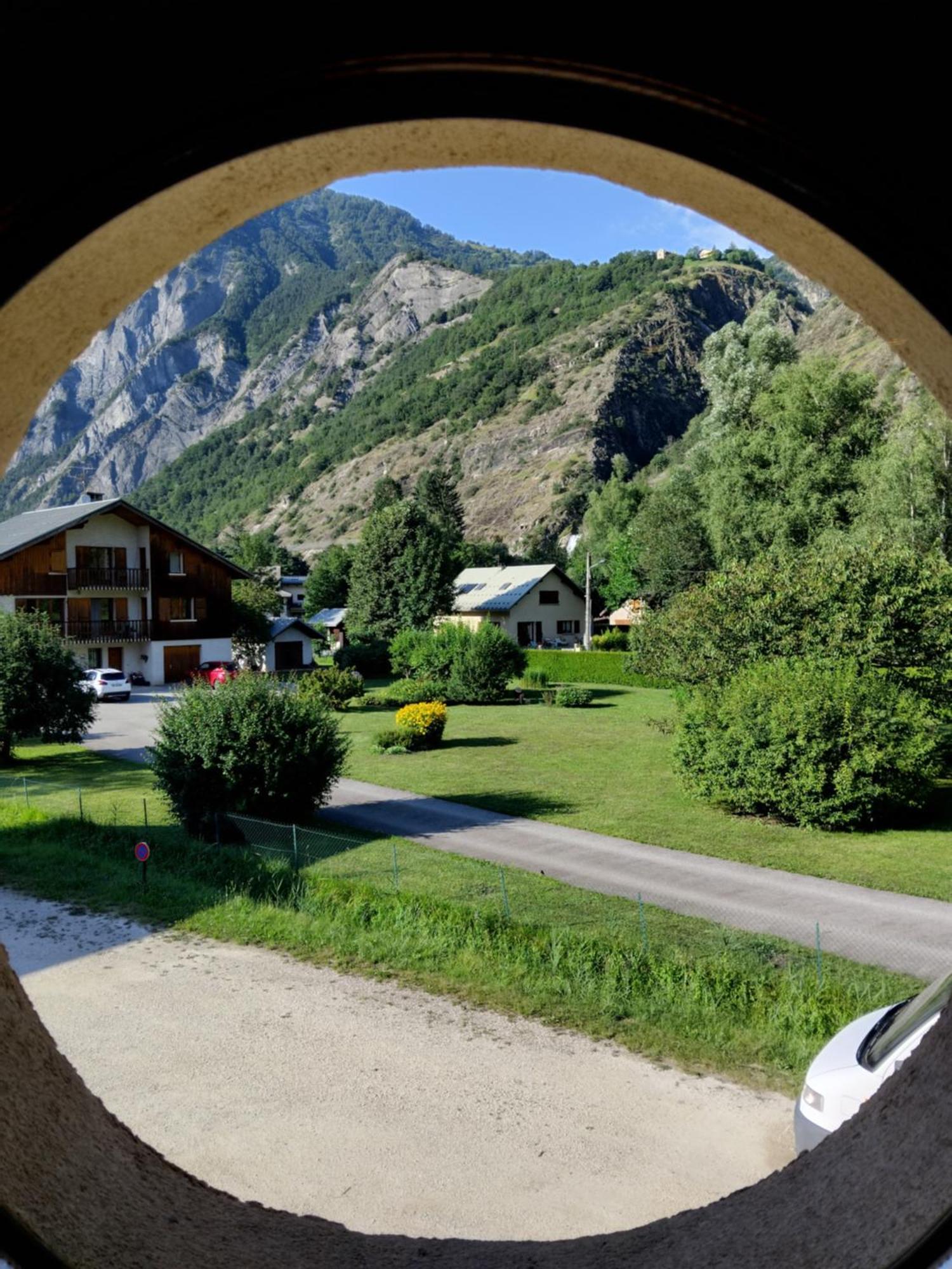 Studio Au Pied De L'Alpe D'Huez Apartment Le Bourg-d'Oisans Exterior photo